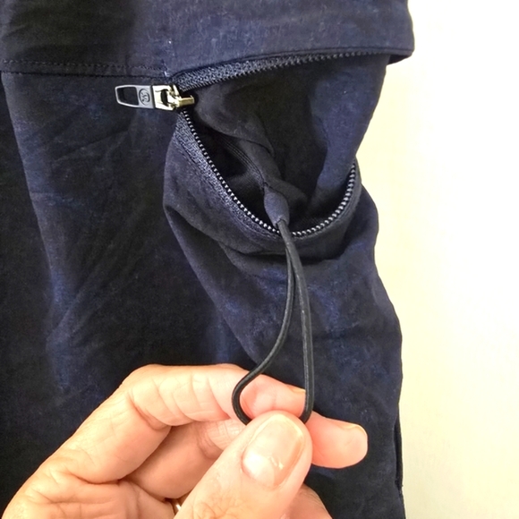 Lululemon Mens  T.H.E Short 10" Linerless Gravel Dust - Picture 5 of 5